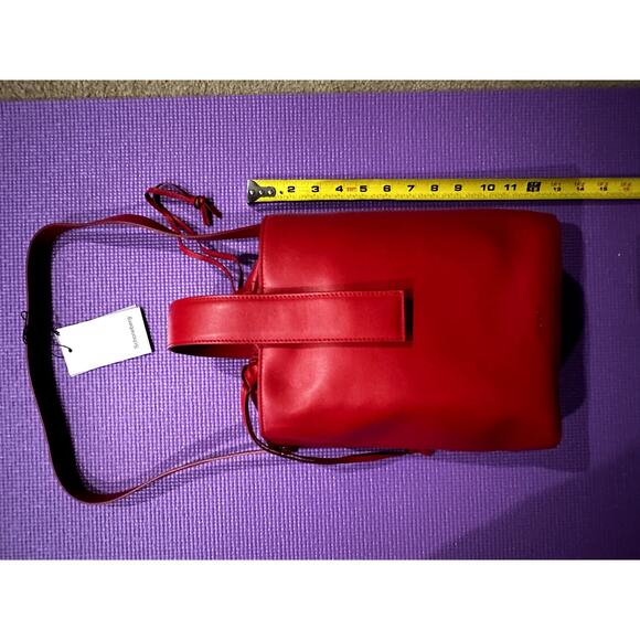 Italian Leather Bucket Bag in Red Drawstring pouch Shoulder strap NEW Handbag - Picture 2 of 9